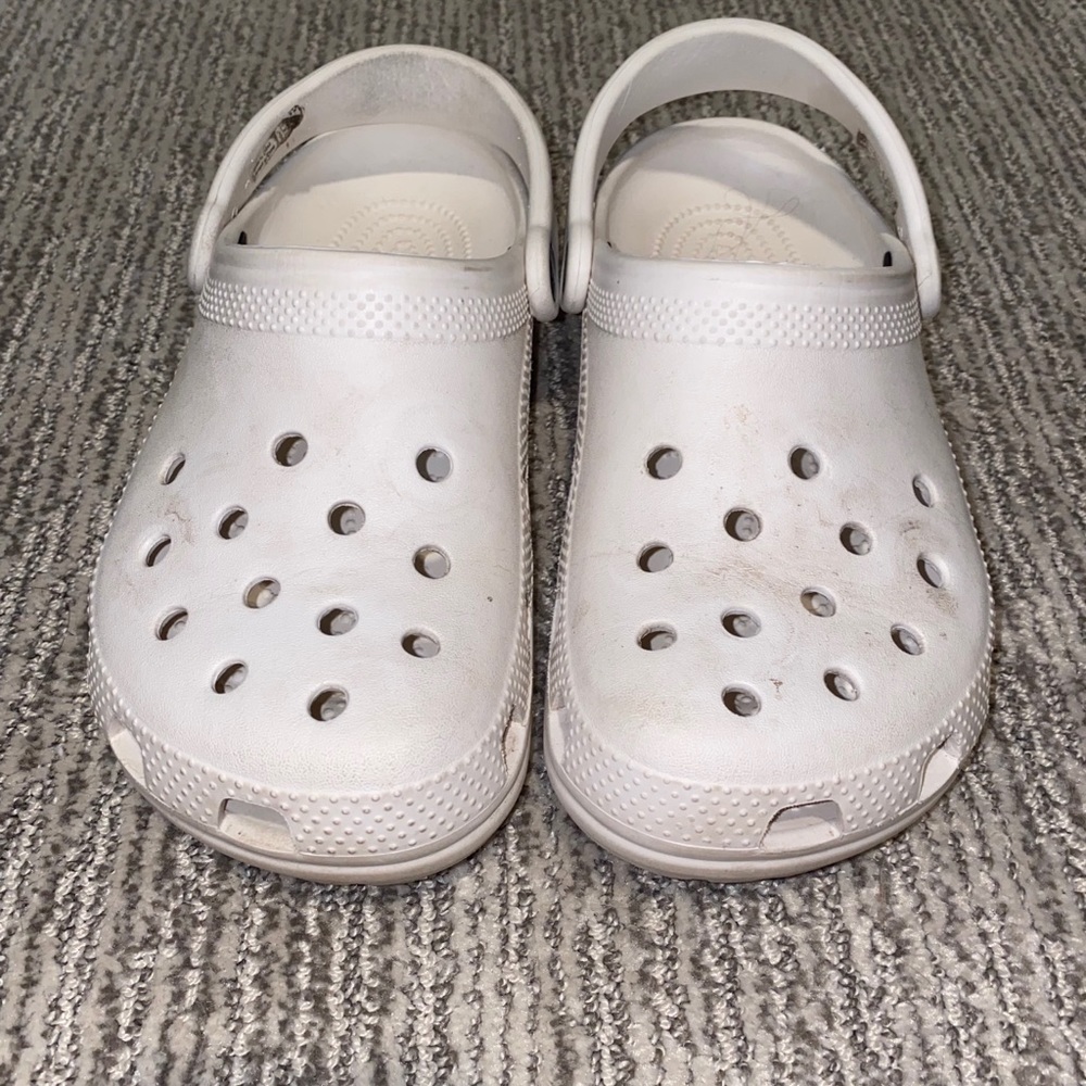 white crocs woman’s 7